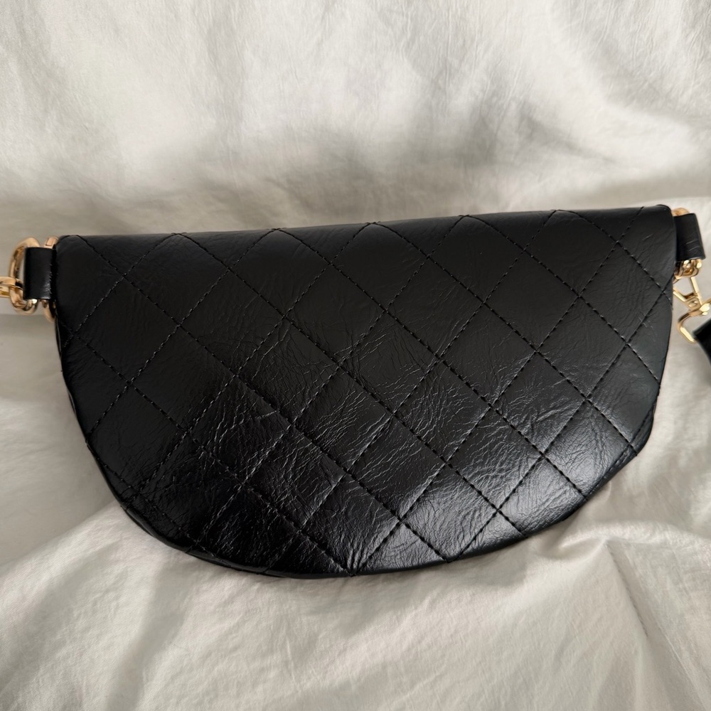 👑✅PRICE FIRM✅ Stylish Black Bum Shoulder Bag with Gold Brass Charms. NWOT - Picture 9 of 17